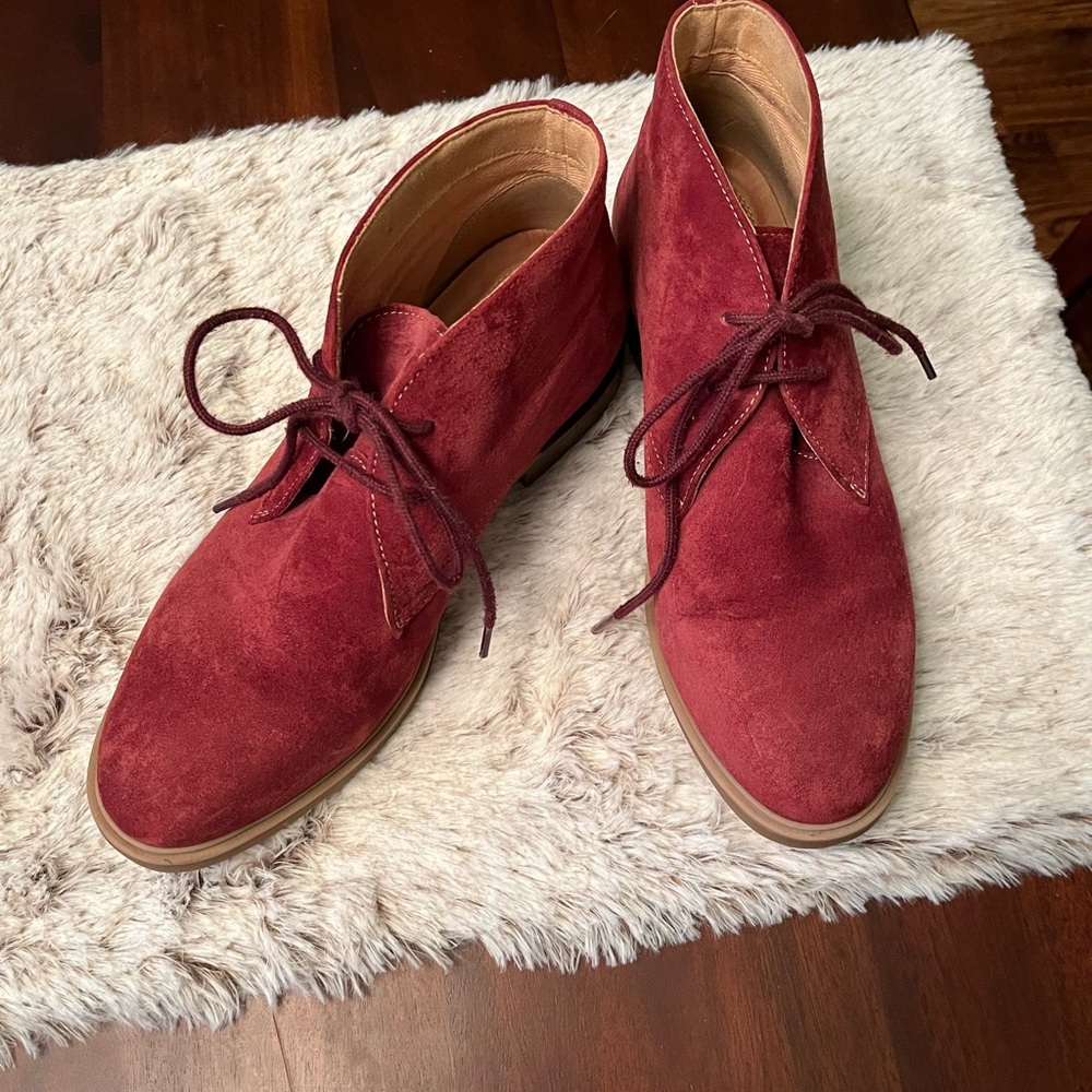 Dr Scholls maroon suede booties